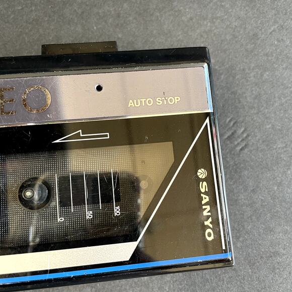 PARTS REPAIR ONLY Vintage Sanyo MGP9 Portable Cassette Player - Picture 4 of 9